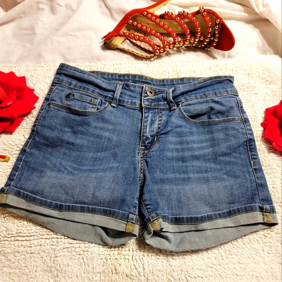 LEVIS DENIZEN Size 6 Denim Stretch Cut off fold cuff Shorts - Picture 1 of 9